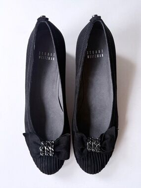 NWOB Stuart Weitzman ‘Pleats’ Chain Bow Wedges in Black Suede Size 8